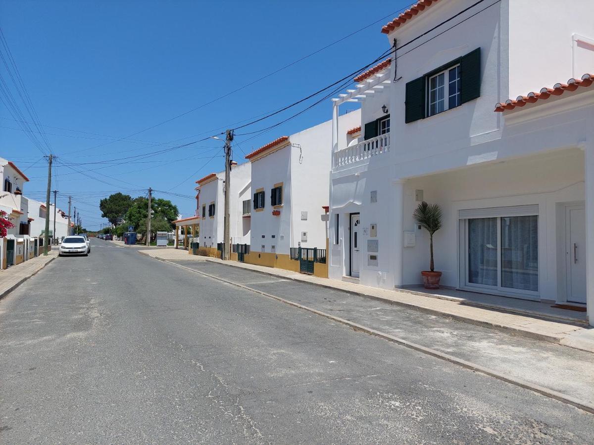 Lagoa Azul Guest House II ヴィラ・ノヴァ・デ・ミルフォンテス エクステリア 写真