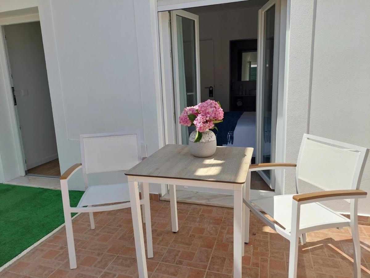 Lagoa Azul Guest House II ヴィラ・ノヴァ・デ・ミルフォンテス エクステリア 写真