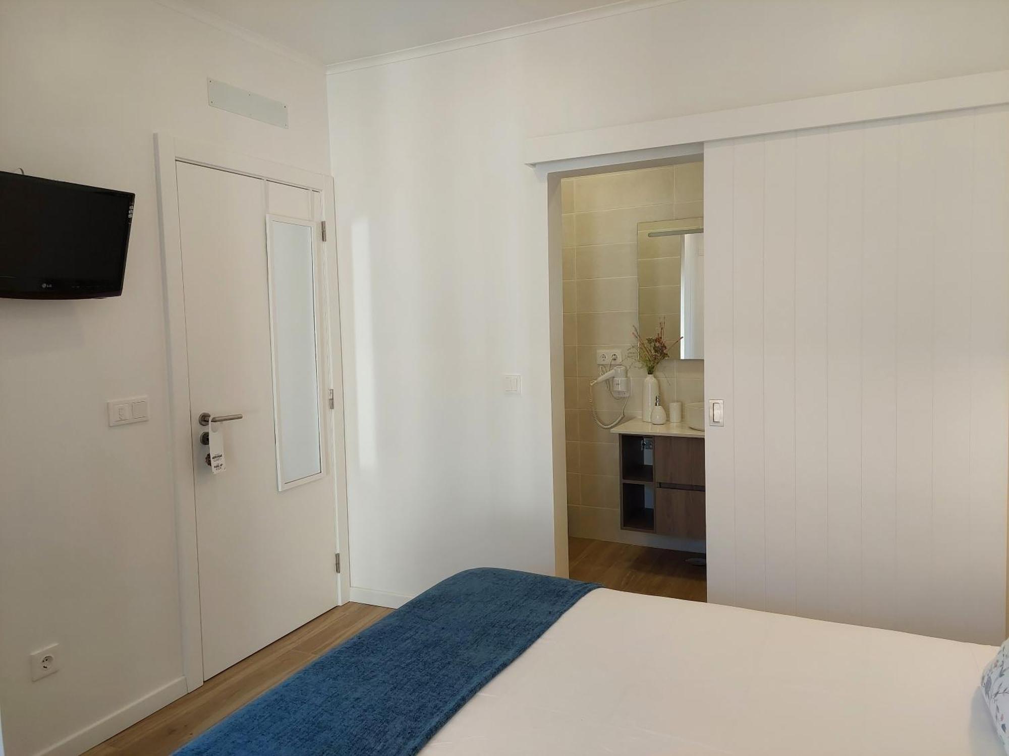 Lagoa Azul Guest House II ヴィラ・ノヴァ・デ・ミルフォンテス エクステリア 写真